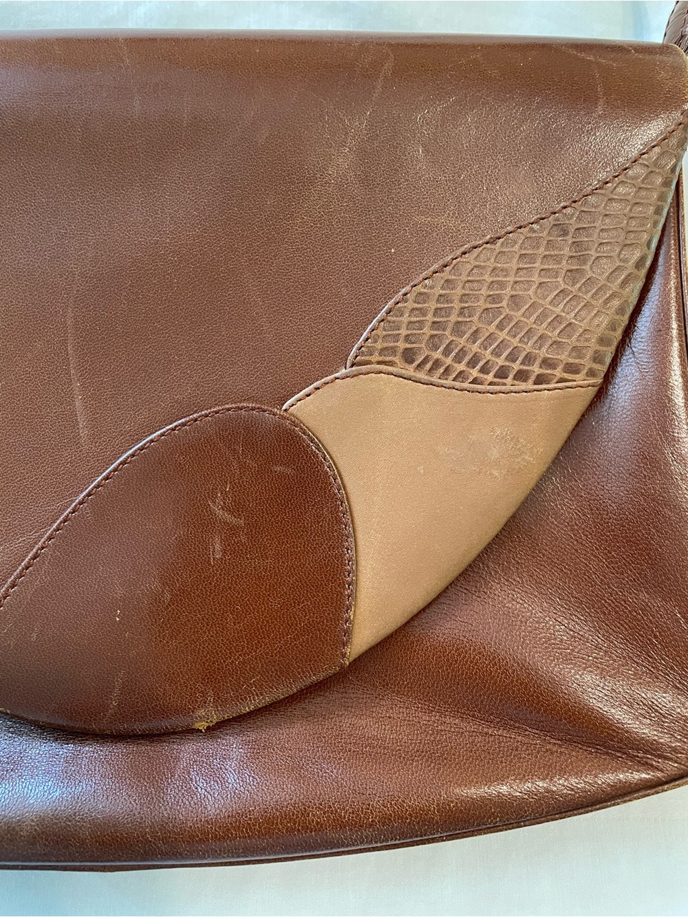 RARE Vintage Bally Leather Flap Crossbody/Shoulder Bag - Picture 3 of 12